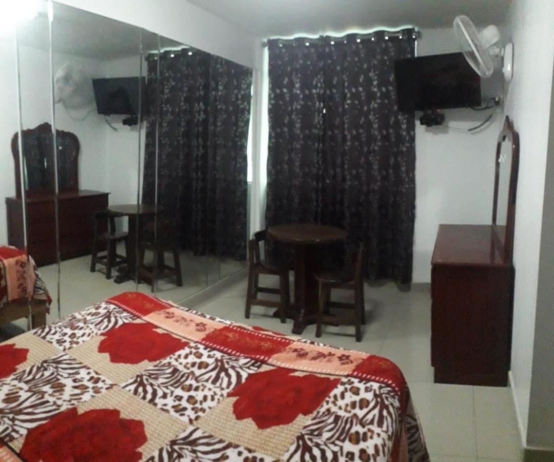 Hostal Suenos Lima Bagian luar foto
